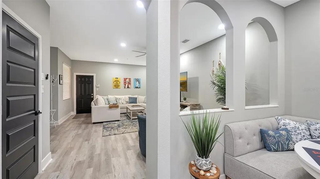 3827 Parkridge Circle Sarasota FL 34243