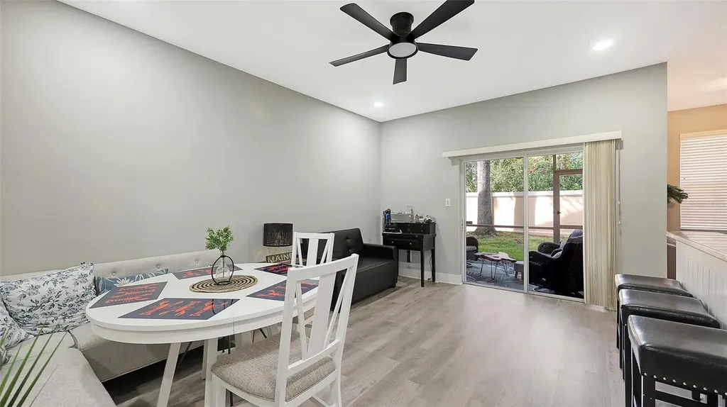 3827 Parkridge Circle Sarasota FL 34243