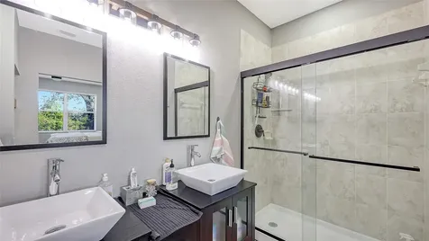 3827 Parkridge Circle Sarasota FL 34243