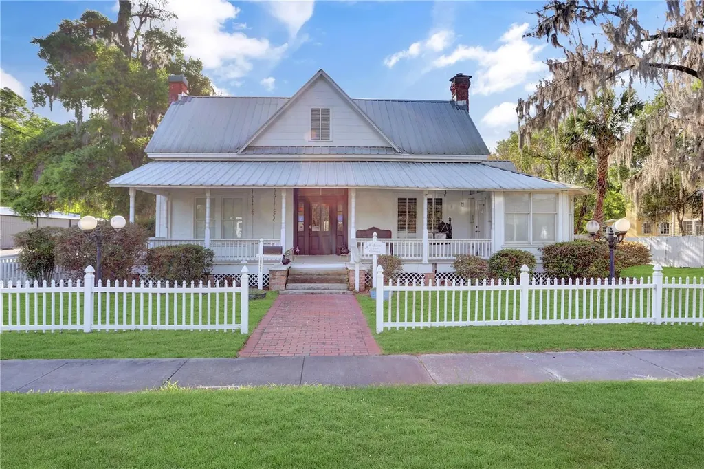 18741 High Springs Main Street High Springs FL 32643