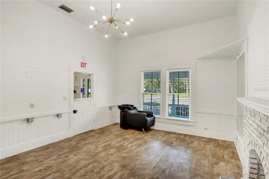 18741 High Springs Main Street High Springs FL 32643