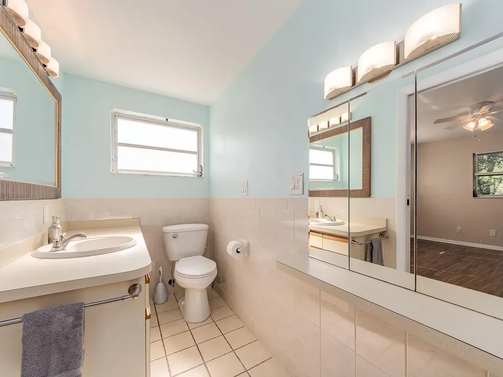9157 140th Way Seminole FL 33776