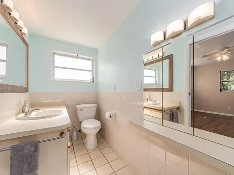 9157 140th Way Seminole FL 33776
