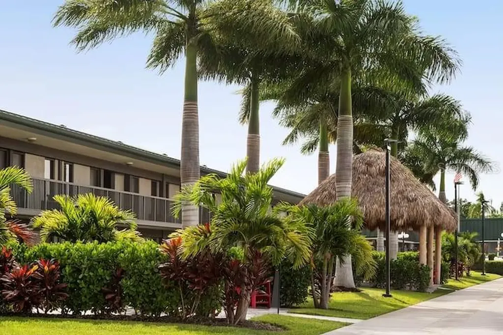 7150 N Tamiami Trail Sarasota FL 34243