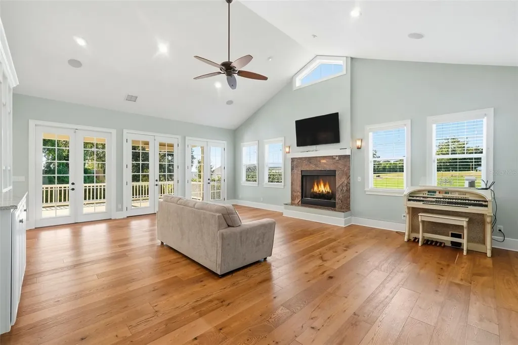 580 W 10th Avenue Mount Dora FL 32757