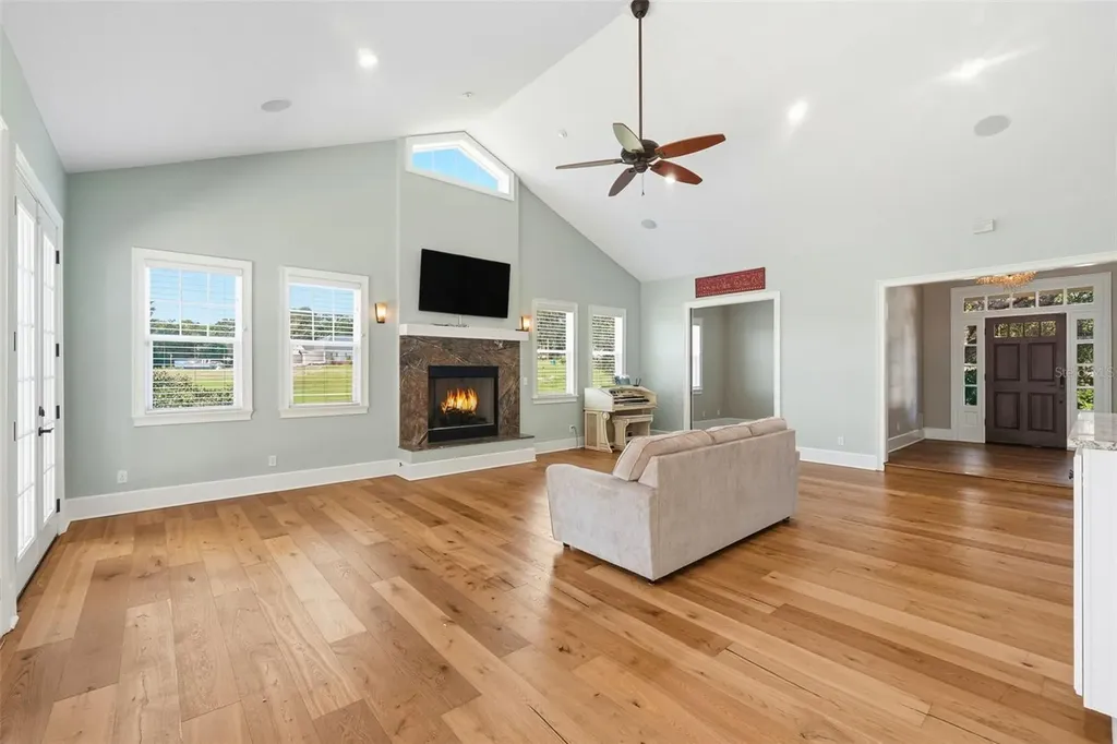 580 W 10th Avenue Mount Dora FL 32757