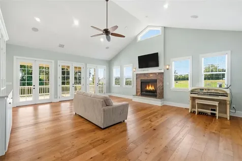 580 W 10th Avenue Mount Dora FL 32757