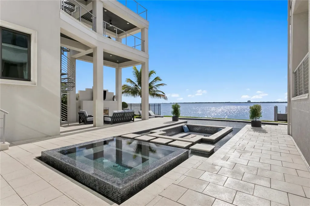 82 Martinique Avenue Tampa FL 33606