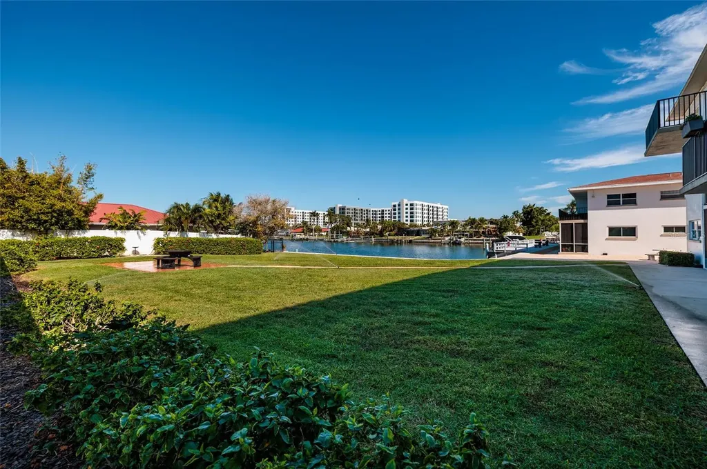 3789 46th Avenue S St Petersburg FL 33711