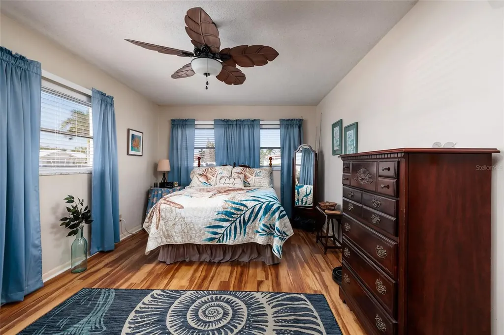 3789 46th Avenue S St Petersburg FL 33711