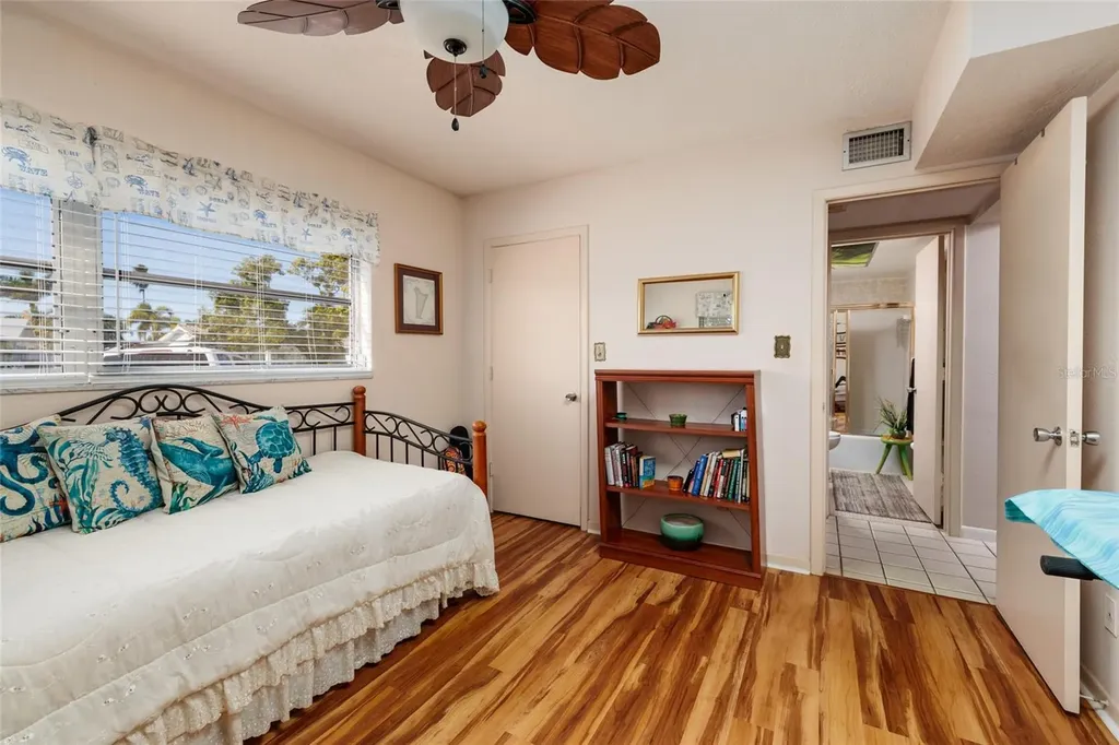 3789 46th Avenue S St Petersburg FL 33711