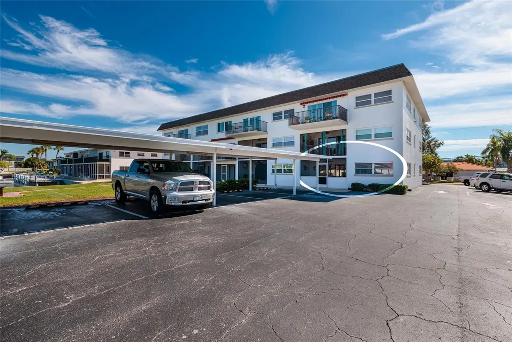 3789 46th Avenue S St Petersburg FL 33711