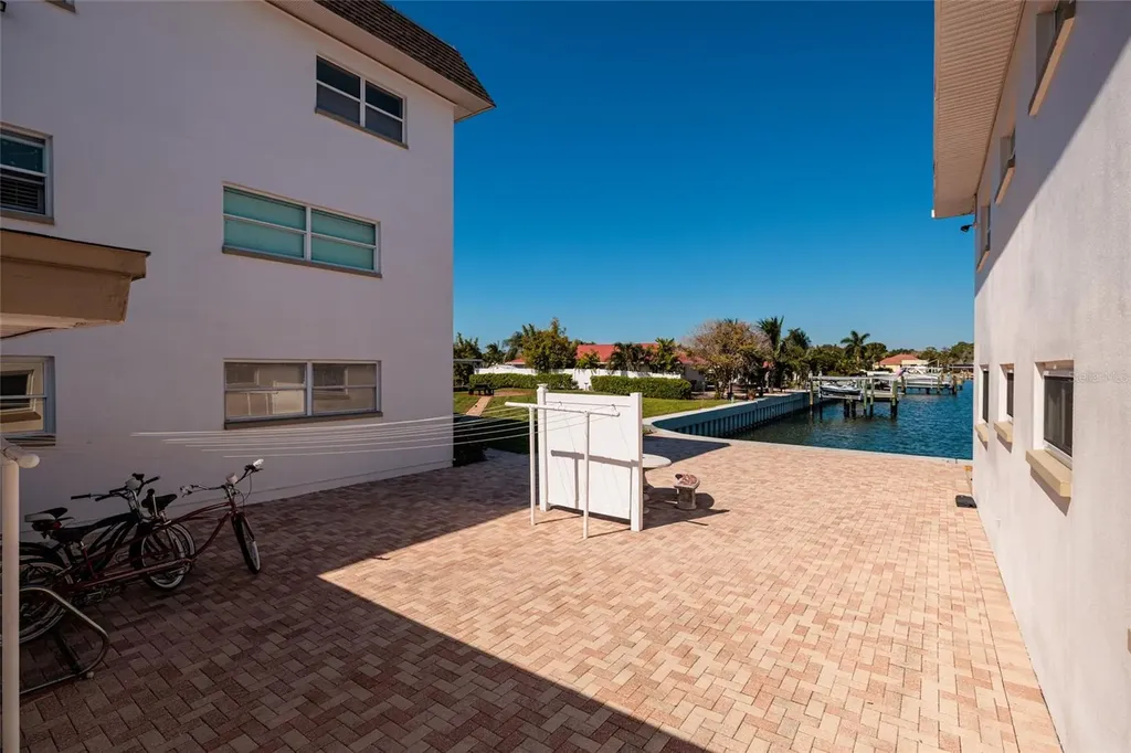 3789 46th Avenue S St Petersburg FL 33711