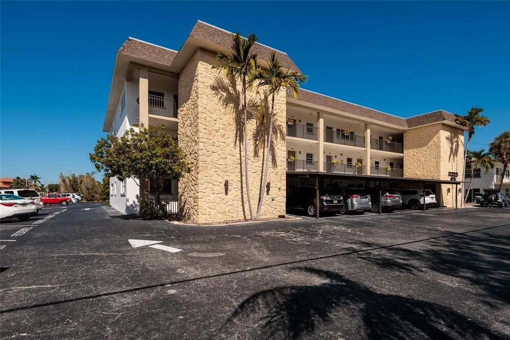3789 46th Avenue S St Petersburg FL 33711