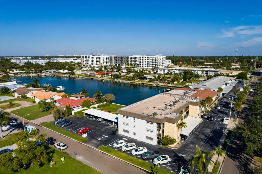 3789 46th Avenue S St Petersburg FL 33711