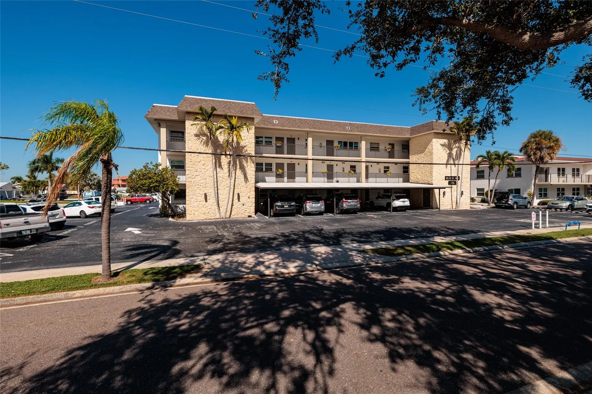 3789 46th Avenue S St Petersburg FL 33711