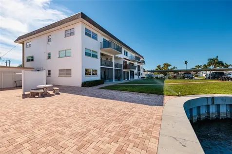 3789 46th Avenue S St Petersburg FL 33711