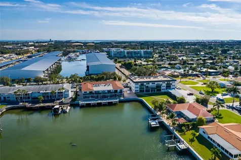 3789 46th Avenue S St Petersburg FL 33711
