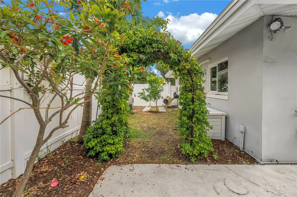 2856 65th Way N St Petersburg FL 33710