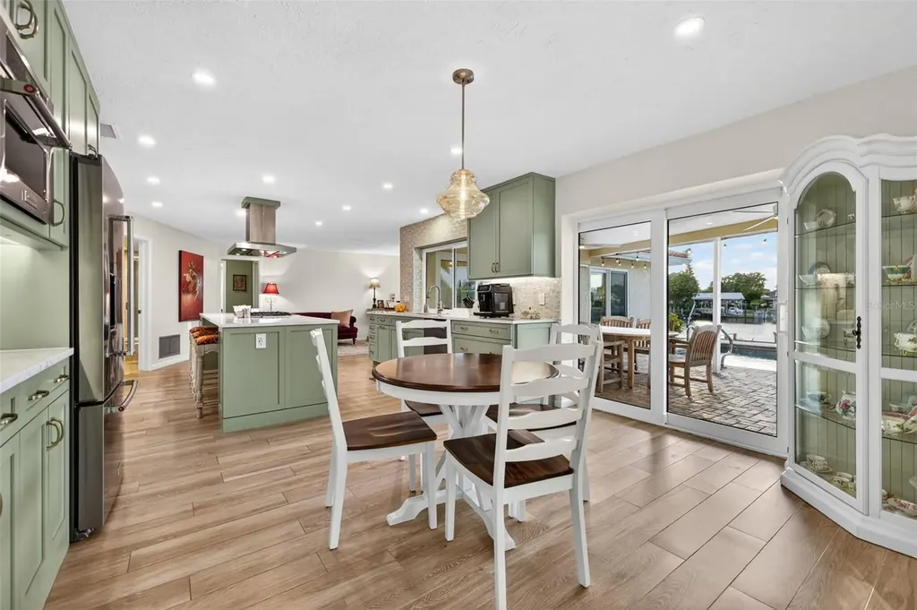 4712 Overlook Drive NE St Petersburg FL 33703