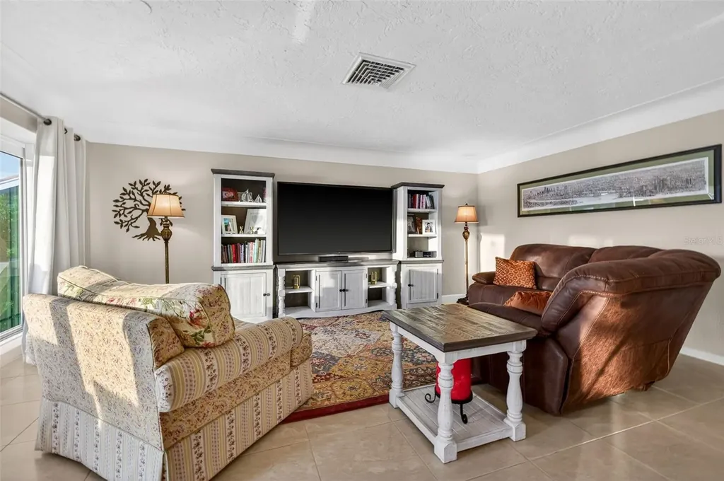 4712 Overlook Drive NE St Petersburg FL 33703