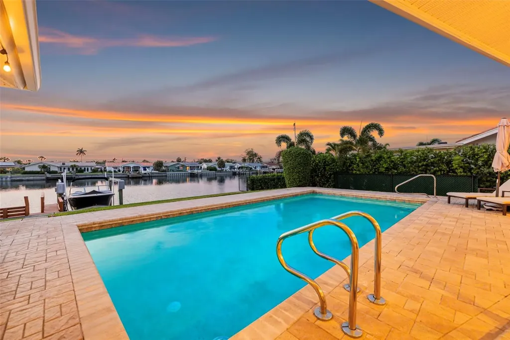 4712 Overlook Drive NE St Petersburg FL 33703