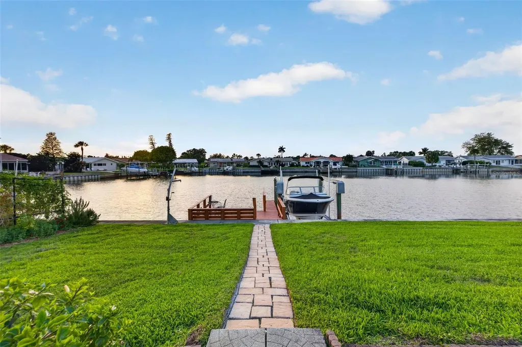 4712 Overlook Drive NE St Petersburg FL 33703