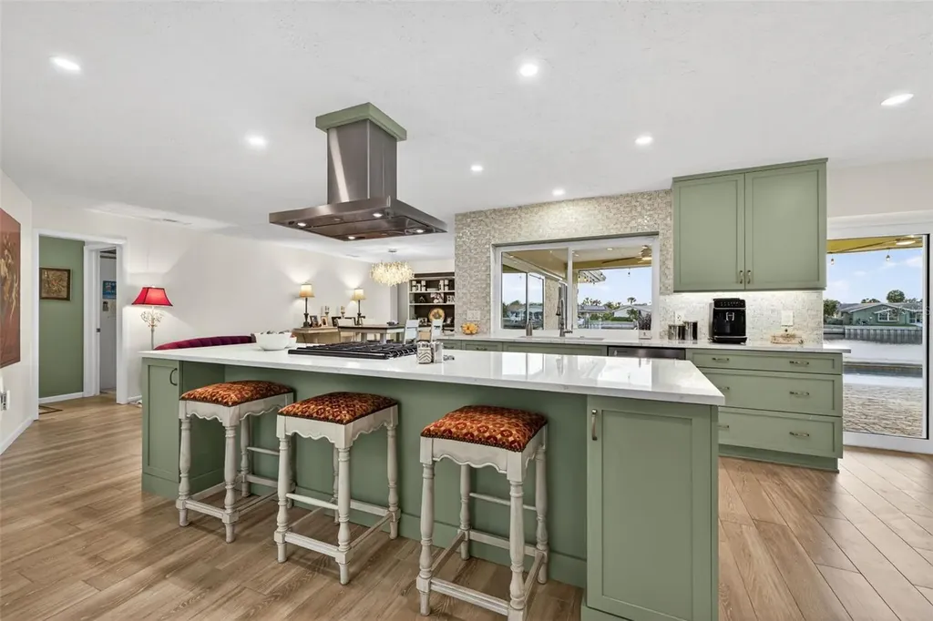 4712 Overlook Drive NE St Petersburg FL 33703