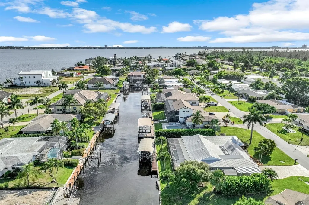 5805 SW 1st Place Cape Coral FL 33914