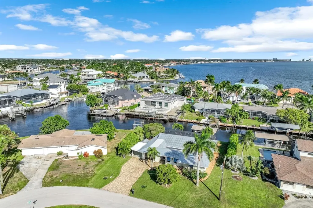 5805 SW 1st Place Cape Coral FL 33914