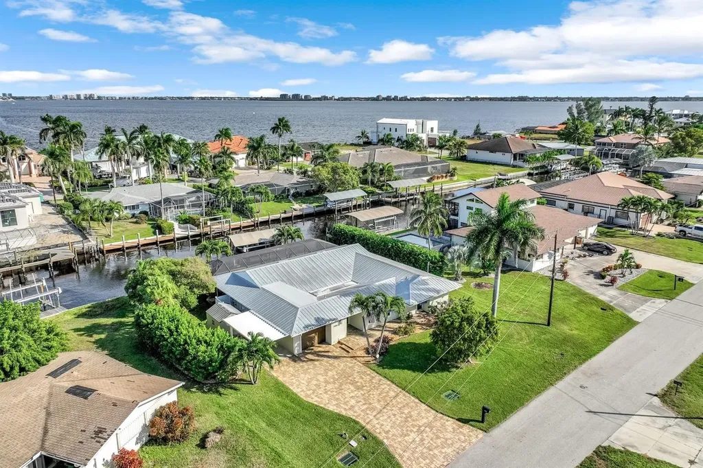 5805 SW 1st Place Cape Coral FL 33914