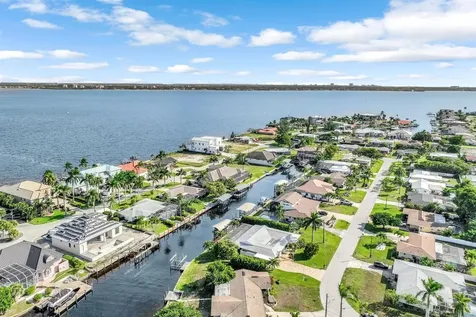 5805 SW 1st Place Cape Coral FL 33914