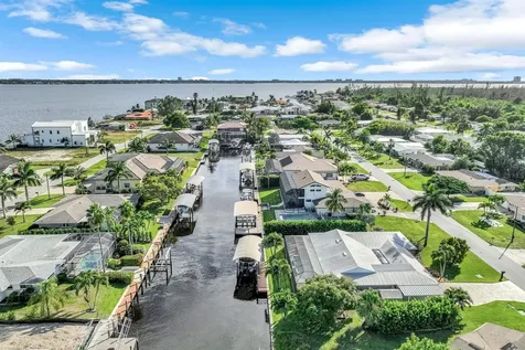 5805 SW 1st Place Cape Coral FL 33914