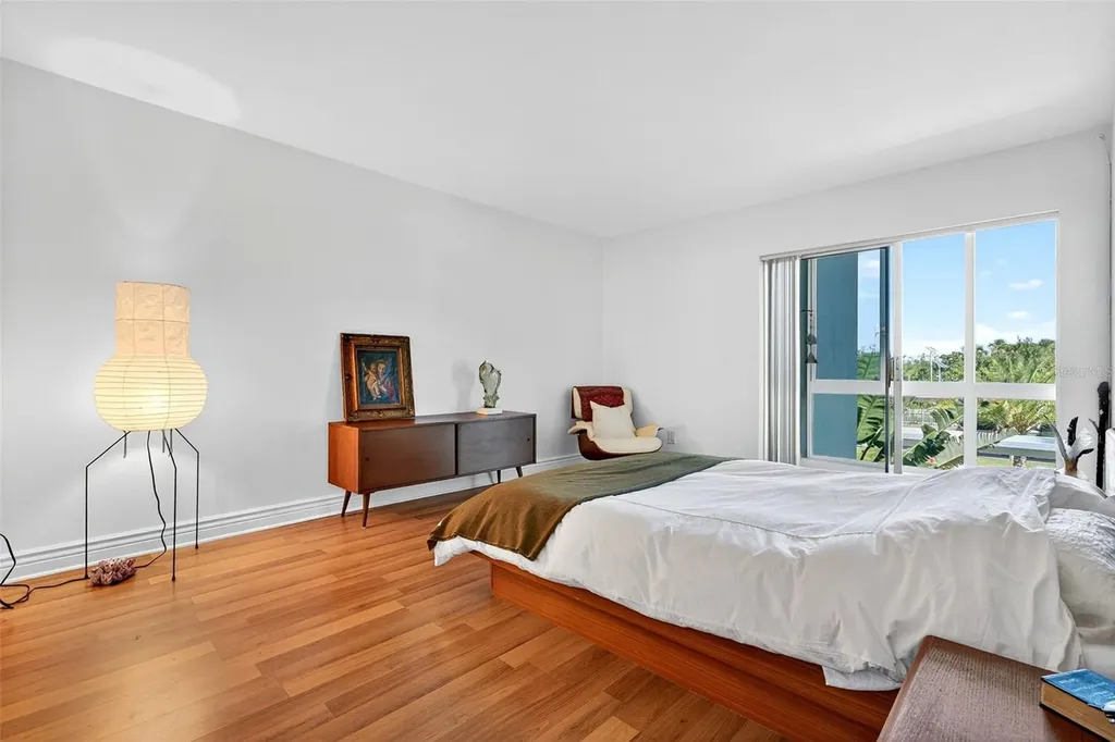 2100 Benjamin Franklin Drive Sarasota FL 34236