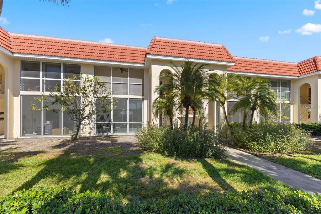 137 Avenida Messina Sarasota FL 34242