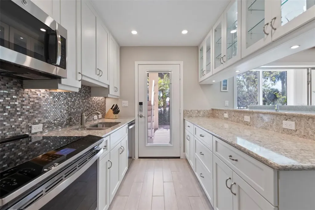 137 Avenida Messina Sarasota FL 34242