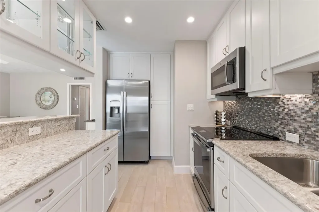 137 Avenida Messina Sarasota FL 34242