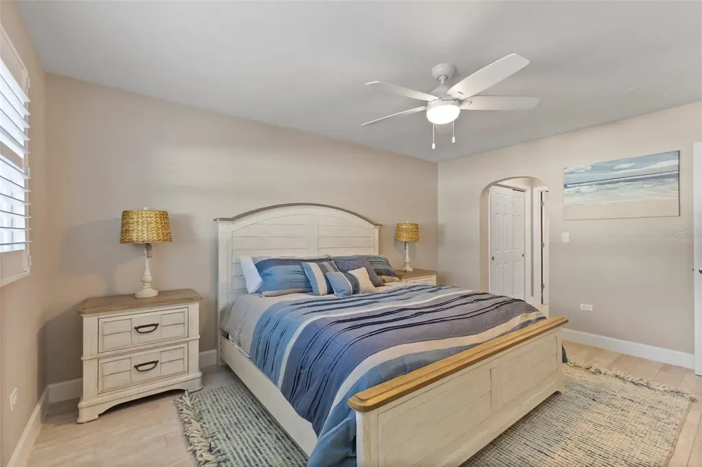 137 Avenida Messina Sarasota FL 34242