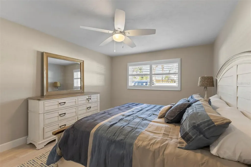 137 Avenida Messina Sarasota FL 34242