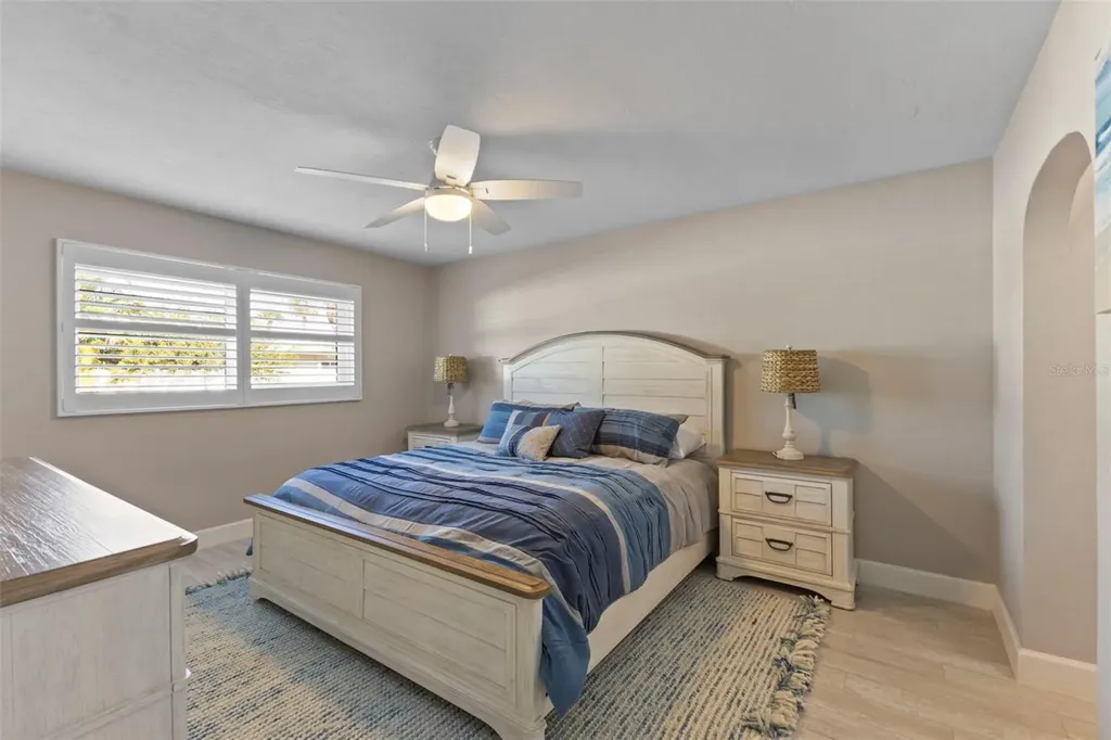 137 Avenida Messina Sarasota FL 34242