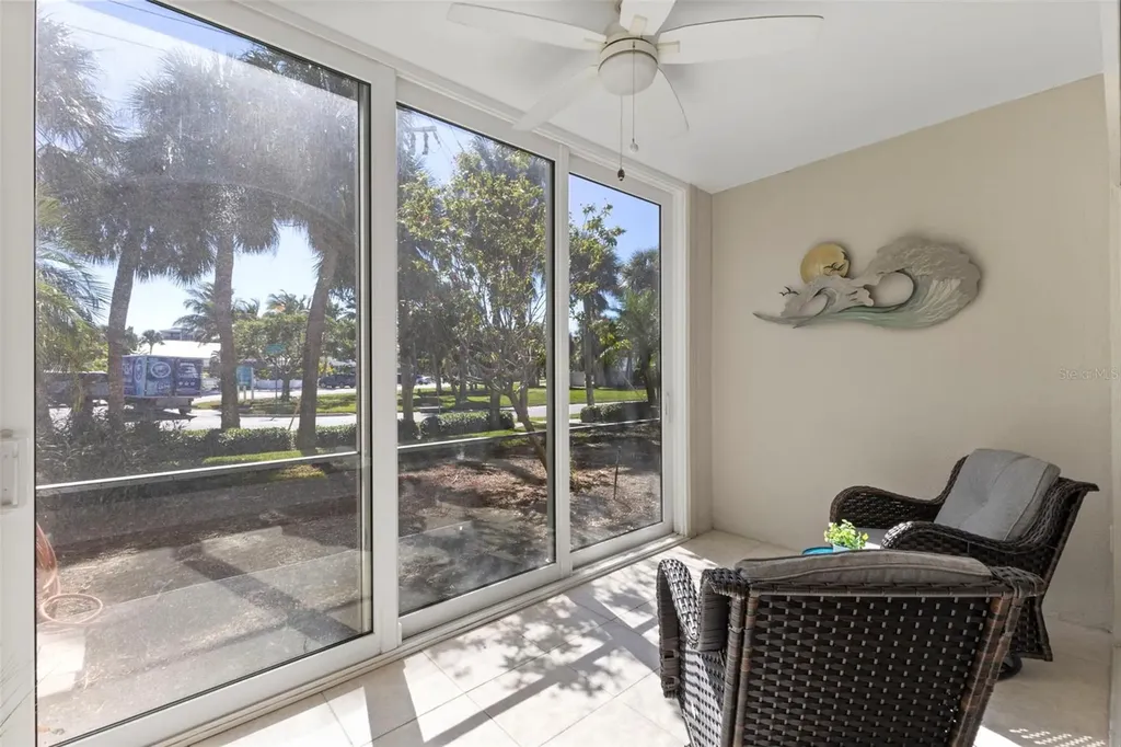 137 Avenida Messina Sarasota FL 34242