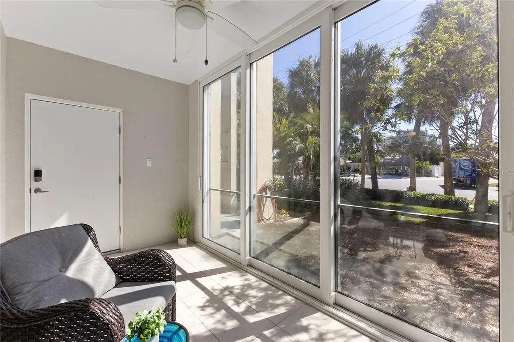 137 Avenida Messina Sarasota FL 34242