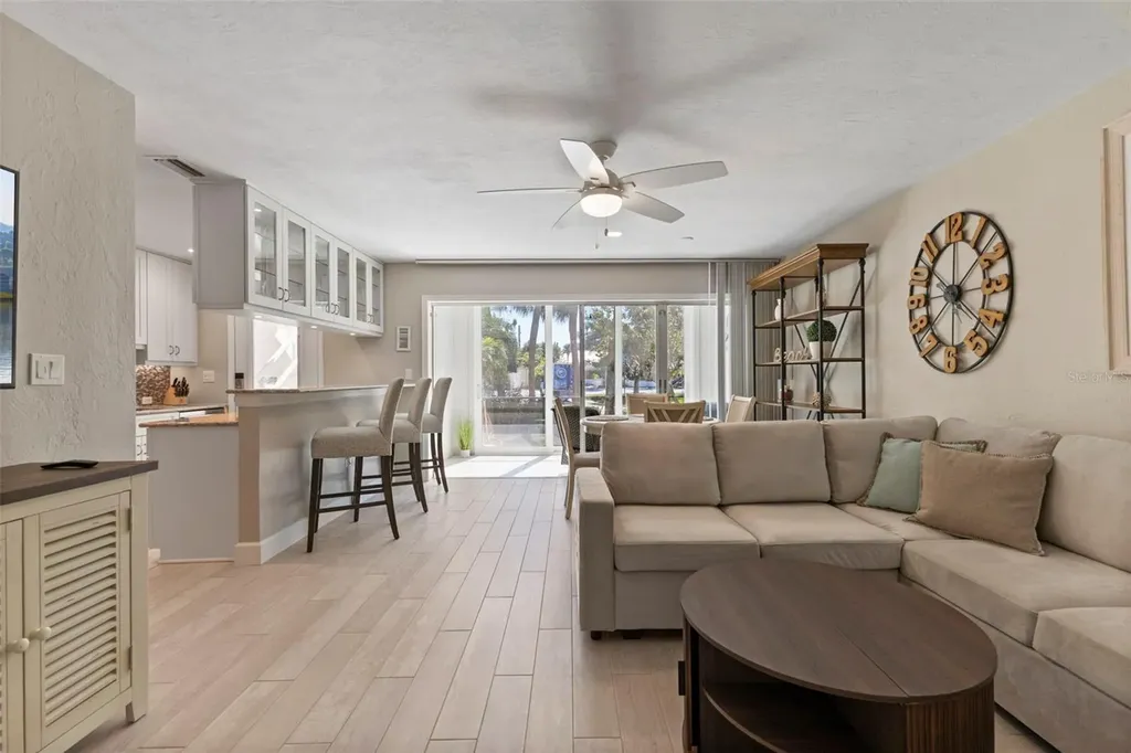 137 Avenida Messina Sarasota FL 34242