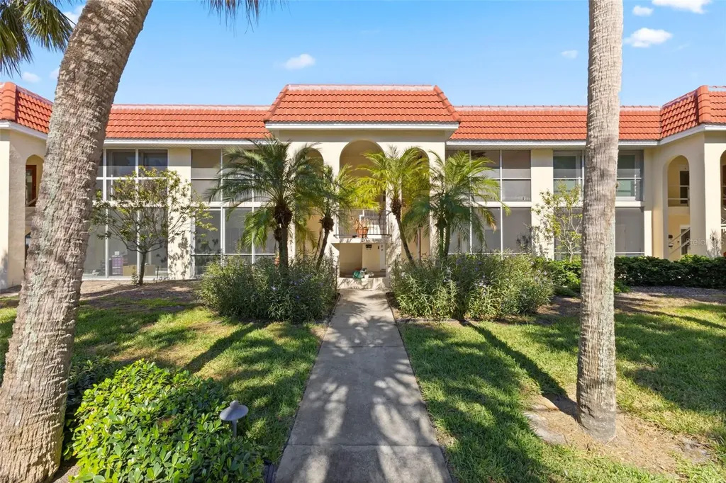 137 Avenida Messina Sarasota FL 34242