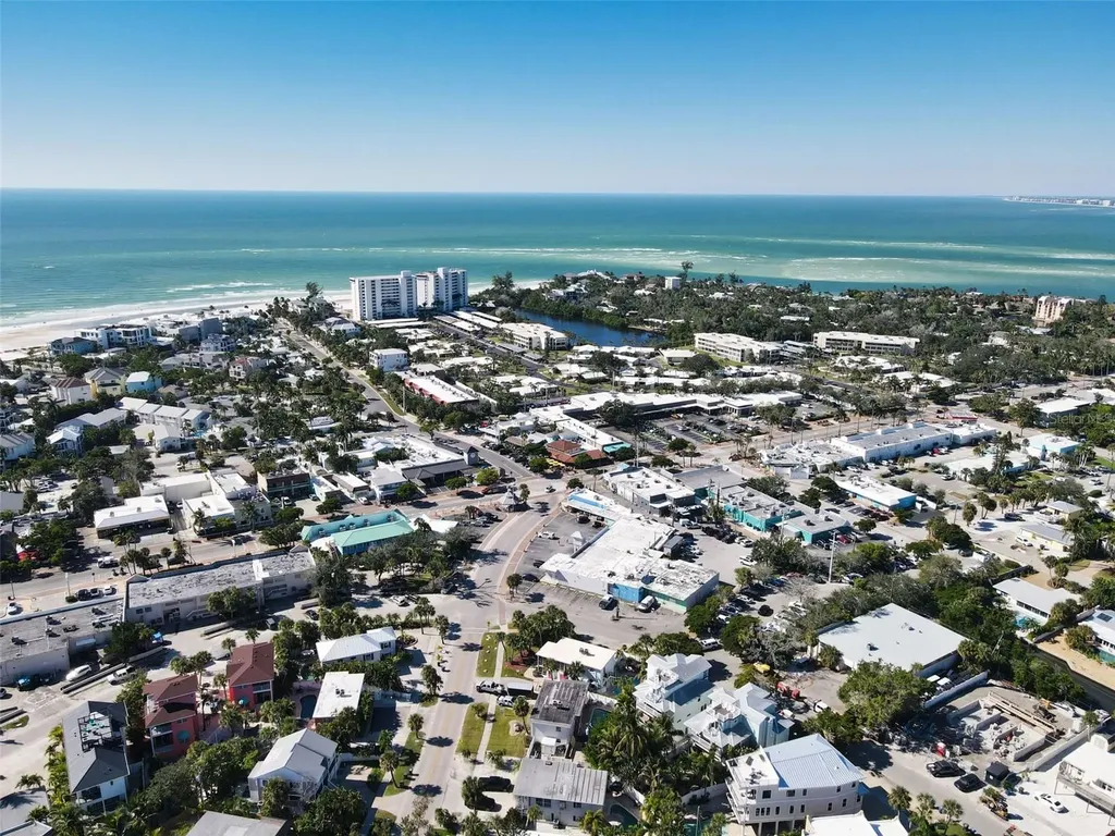 137 Avenida Messina Sarasota FL 34242