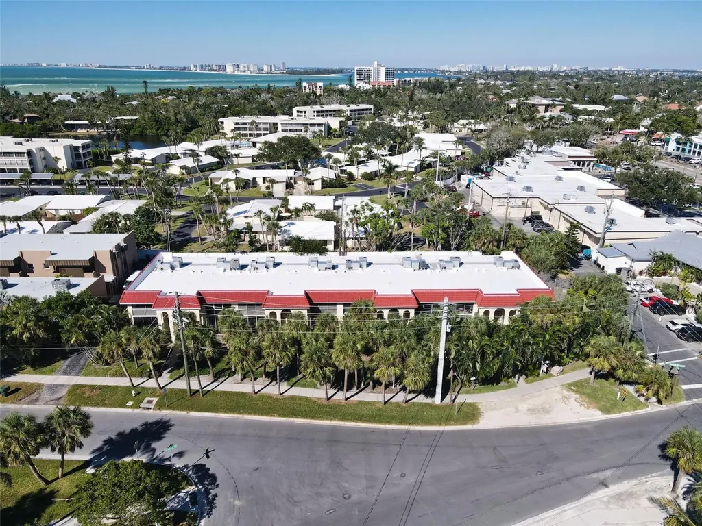 137 Avenida Messina Sarasota FL 34242