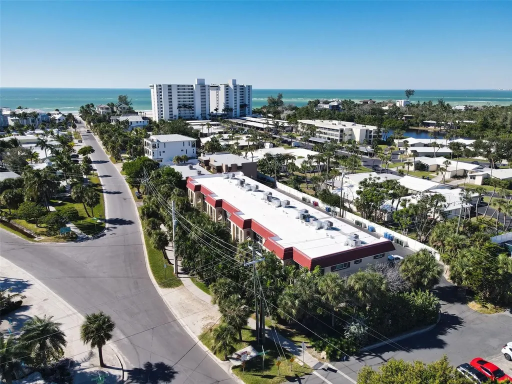 137 Avenida Messina Sarasota FL 34242