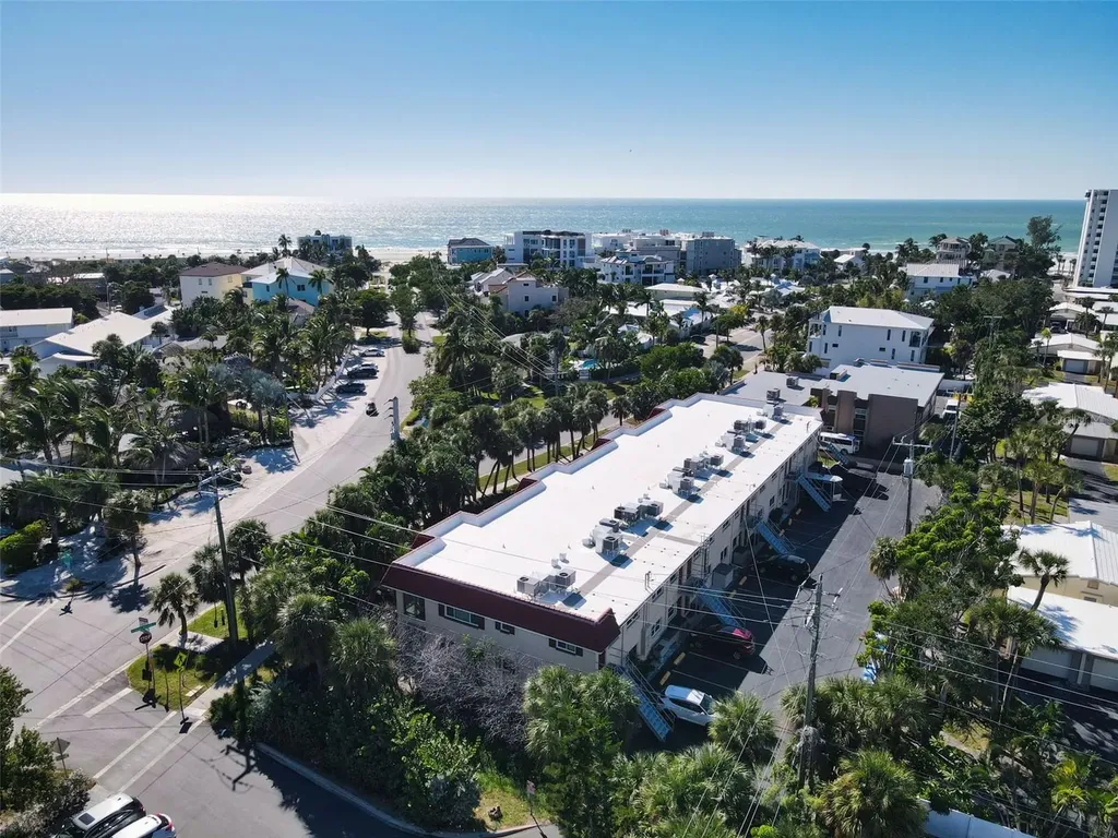 137 Avenida Messina Sarasota FL 34242