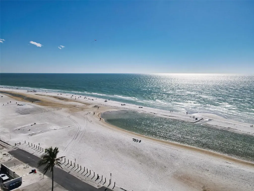 137 Avenida Messina Sarasota FL 34242