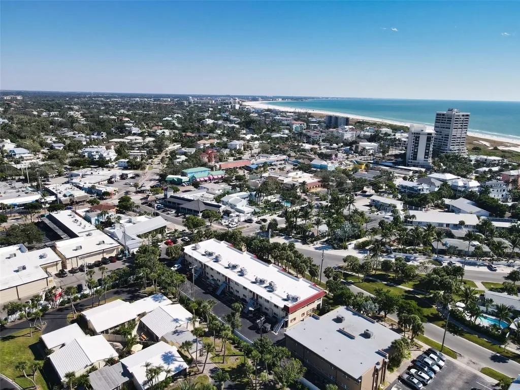 137 Avenida Messina Sarasota FL 34242